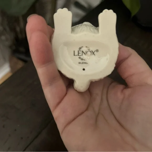 Lenox Easter Bunny With Pearls And Floral Hat Figurine - Picture 3 of 3